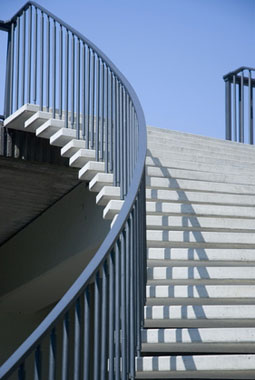 "Weiße Treppe" von Sunnydays - Fotolia.com